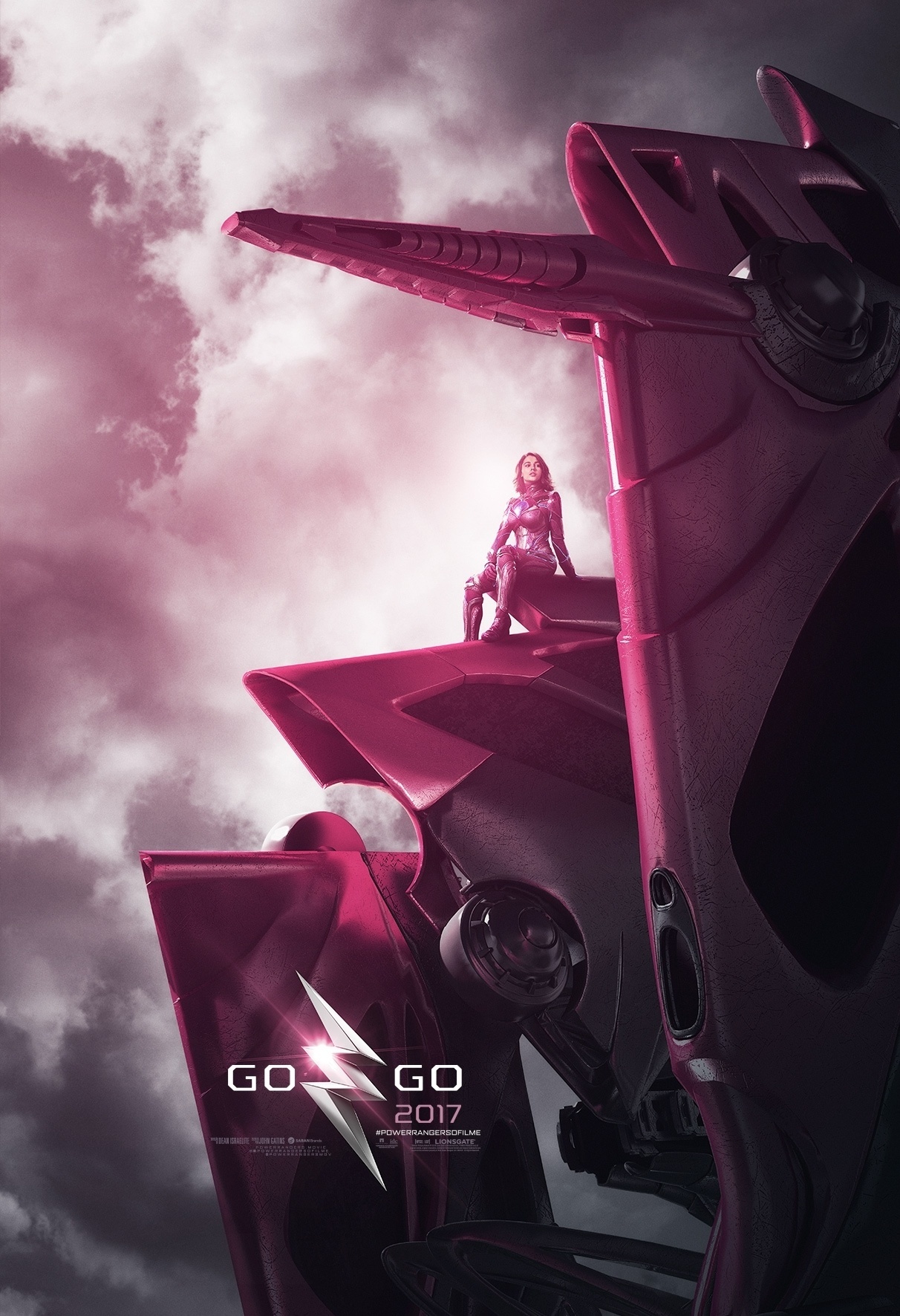 O material de divulgação do novo filme dos Power Rangers mostra os herois junto aos seus megazords. No cartaz, a Power Ranger rosa - Divulgação