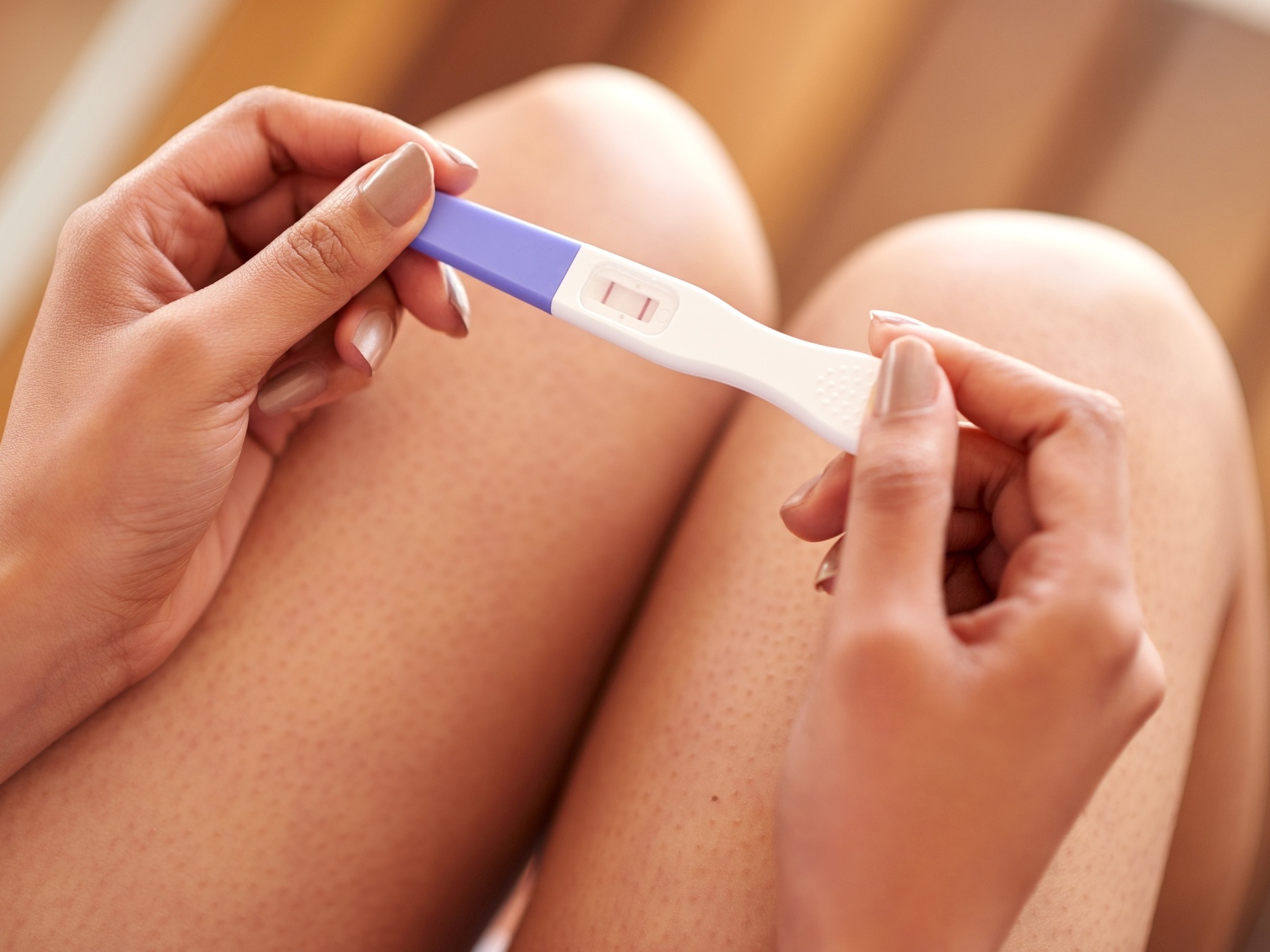 Como pode a menstruação atrasar e o teste de gravidez dar negativo