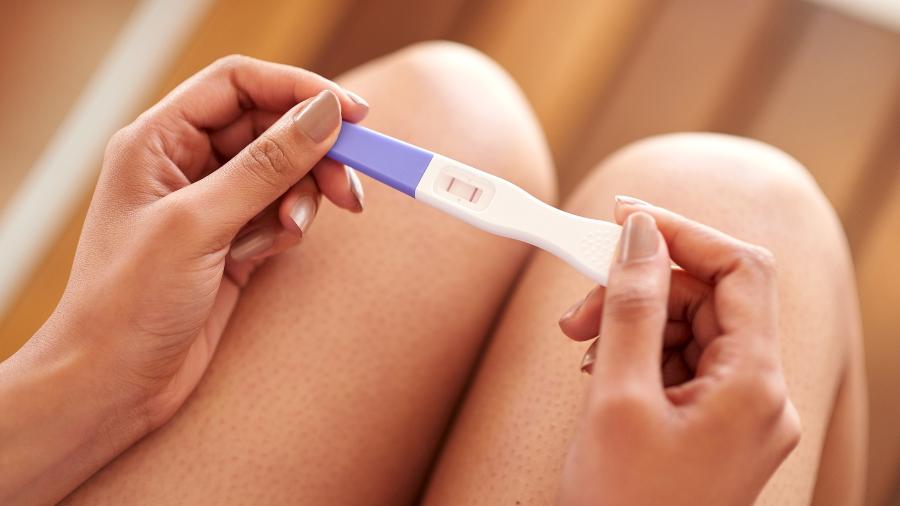 Nem todas as mulheres têm acesso a testes de gravidez e recorrem a caseiros - iStock
