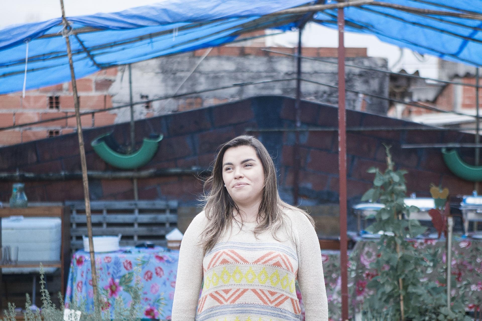 "Hoje, as pessoas acreditam no meu trabalho, me veem como uma pessoa capaz de ajudar e solucionar problemas comuns da comunidade, que muitas vezes são ignorados pelos governantes", afirma Elizandra, que já foi discriminada por ser moradora de Paraisópolis - Carine Wallauer/UOL