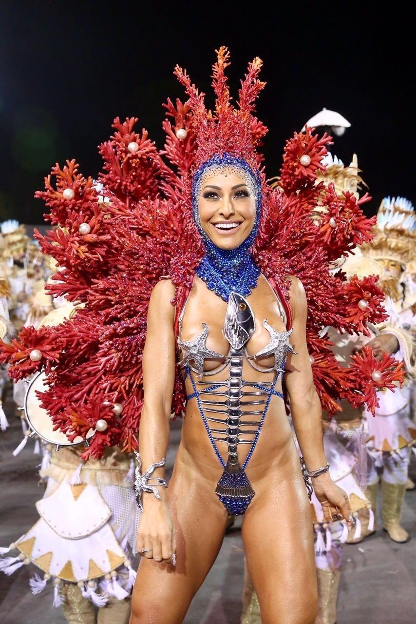 Sabrina Sato desfilou pela Gaviões da Fiel com fantasia inspirada na vida marinha - Agência Brazil News