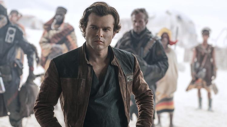Alden Ehrenreich na pele do caçador de recompensas Han Solo - Reprodução - Reprodução