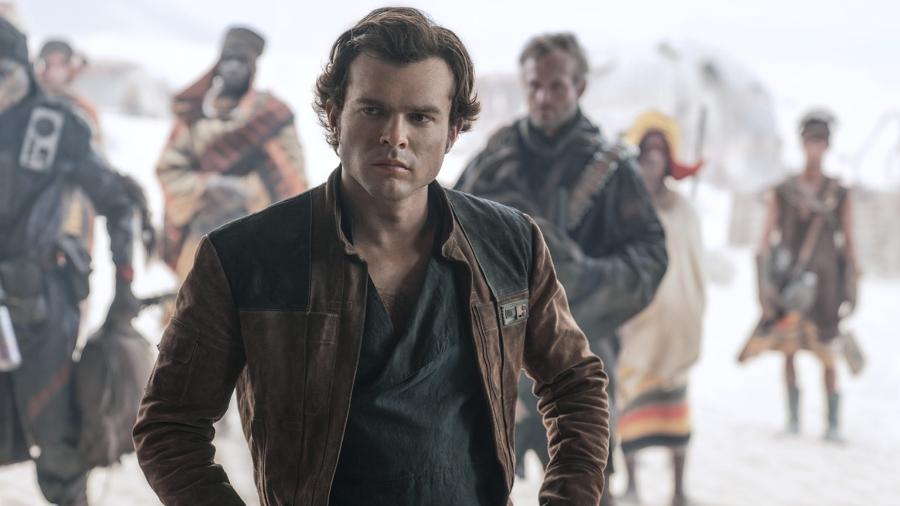 Alden Ehrenreich na pele do caçador de recompensas Han Solo - Reprodução