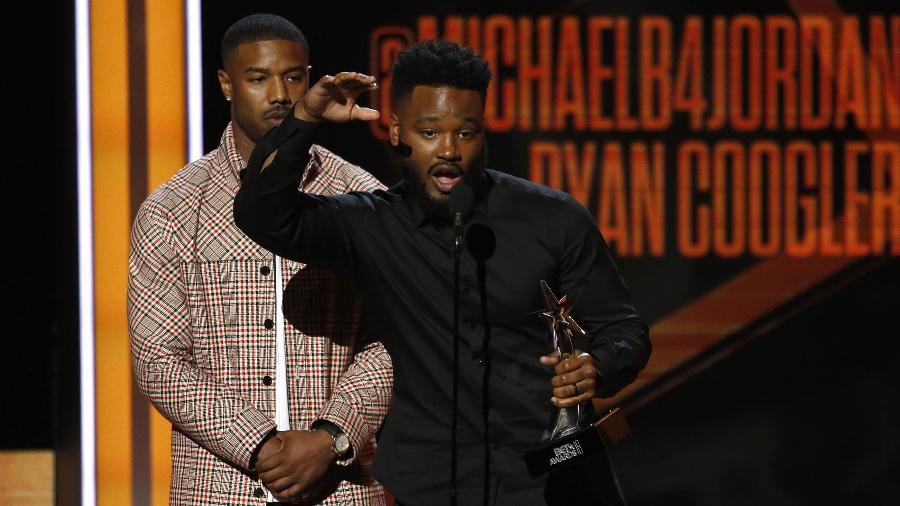 Ator Michael B. Jordan e diretor Ryan Coogler recebem prêmio de melhor filme por "Pantera Negra" no BET Awards - Reuters//Mario Anzuoni