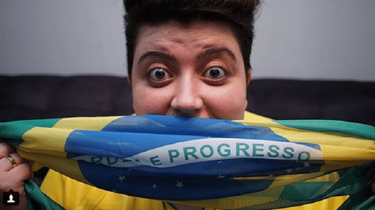 A cantora Ana Vilela, que está curtindo bastante a Copa do Mundo - Reprodução/Instagram - Reprodução/Instagram
