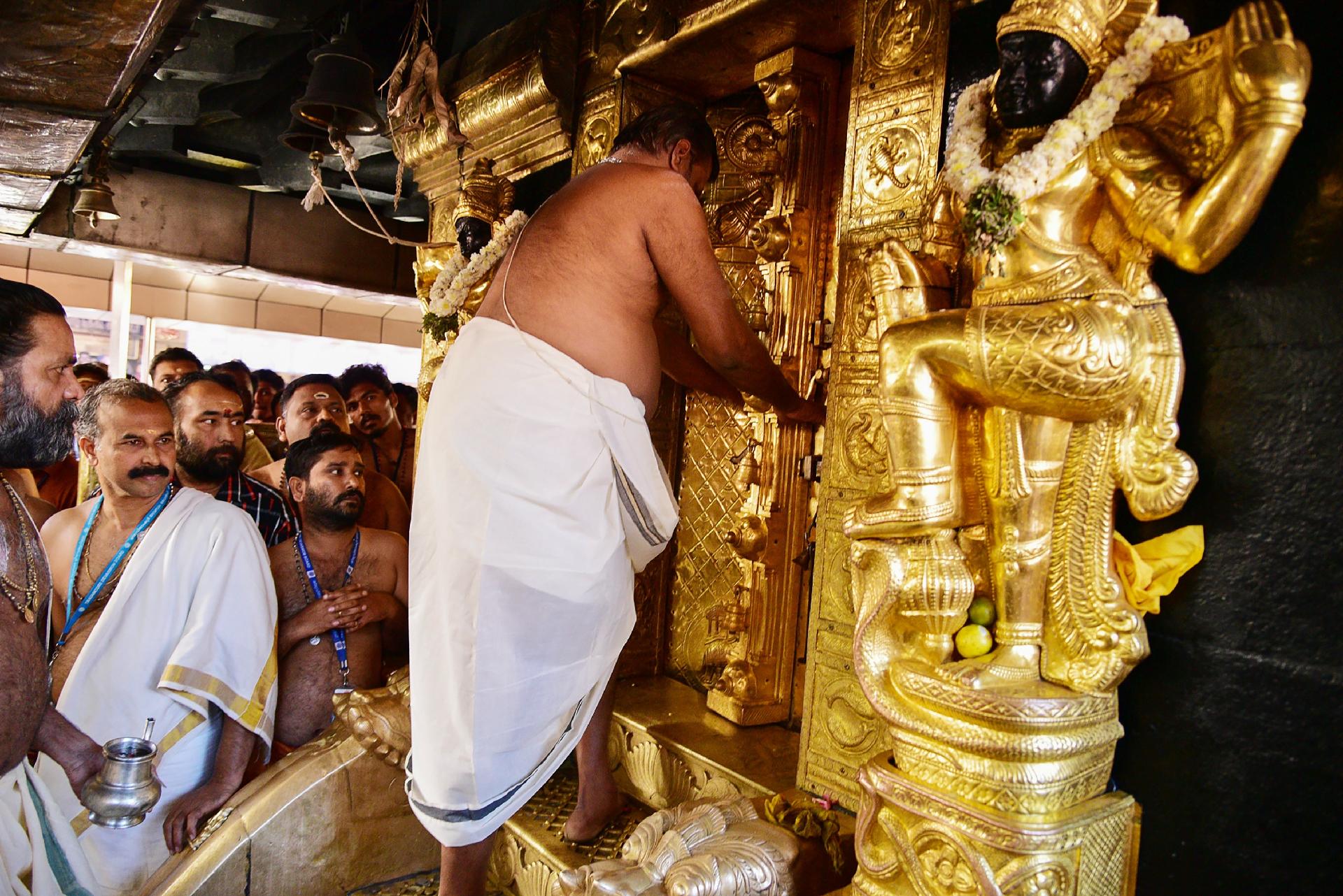 Um sacerdote fecha o templo em Kerala após a presença de "mulheres impuras" no local - AFP