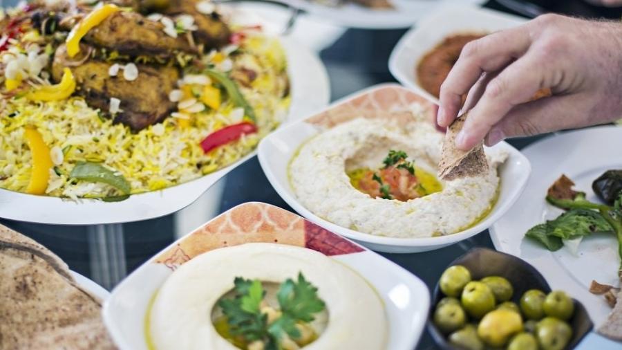 Jejum deve ser intercalado por refeições saudáveis e nutritivas - Getty Images