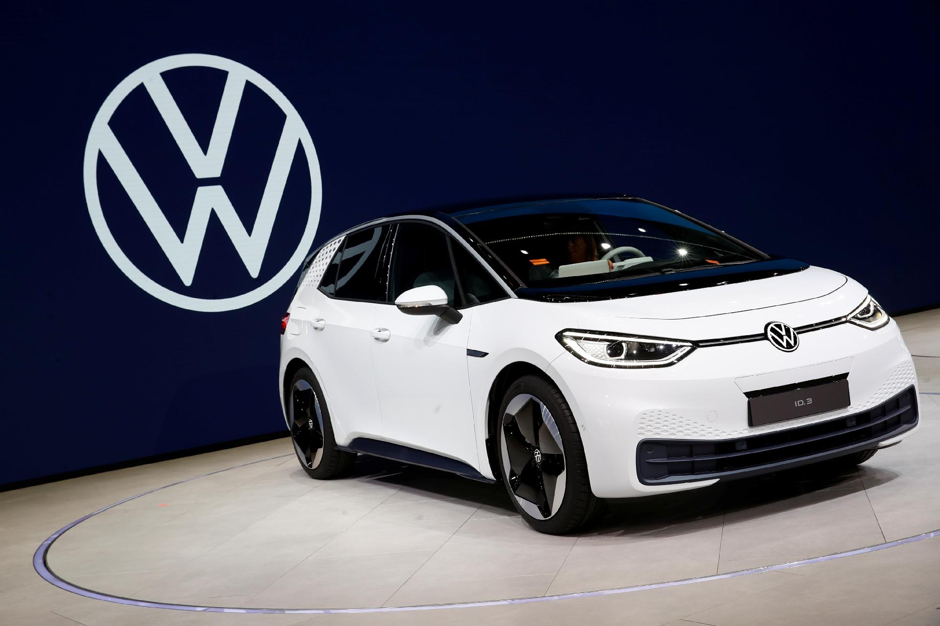 ID.3: Volkswagen apresenta compacto elétrico e promete 