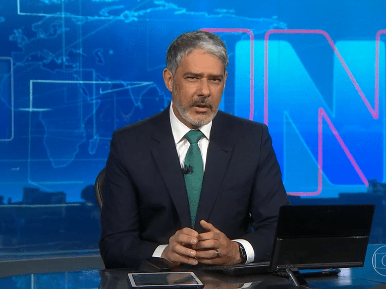 Apenas JN cita fala golpista de Bolsonaro; Band, SBT e Record amenizam