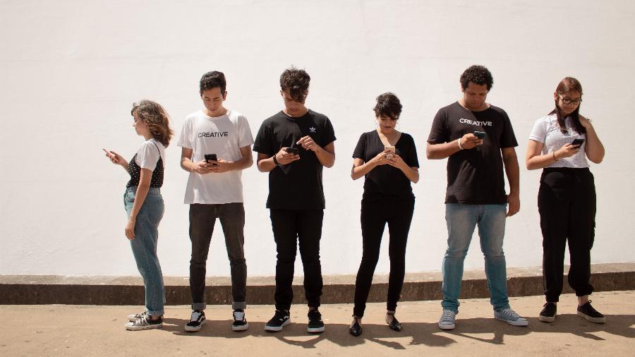 "Nossos aparelhos celulares se tornaram nossa memória, nosso senso de direção e a organização do nosso mundo" - Unsplash