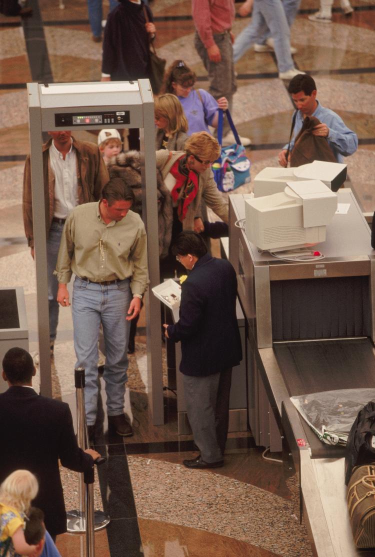 Segurança no Aeroporto de Denver, em 1995