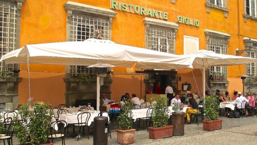 O restaurante Giglio, na praça de Giglio, em Lucca, na Toscana