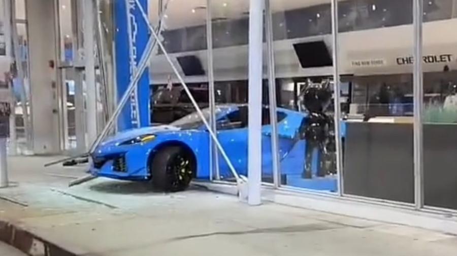 Ladrão tenta roubar Corvette e acaba preso Ladrão tenta roubar Corvette e acaba preso