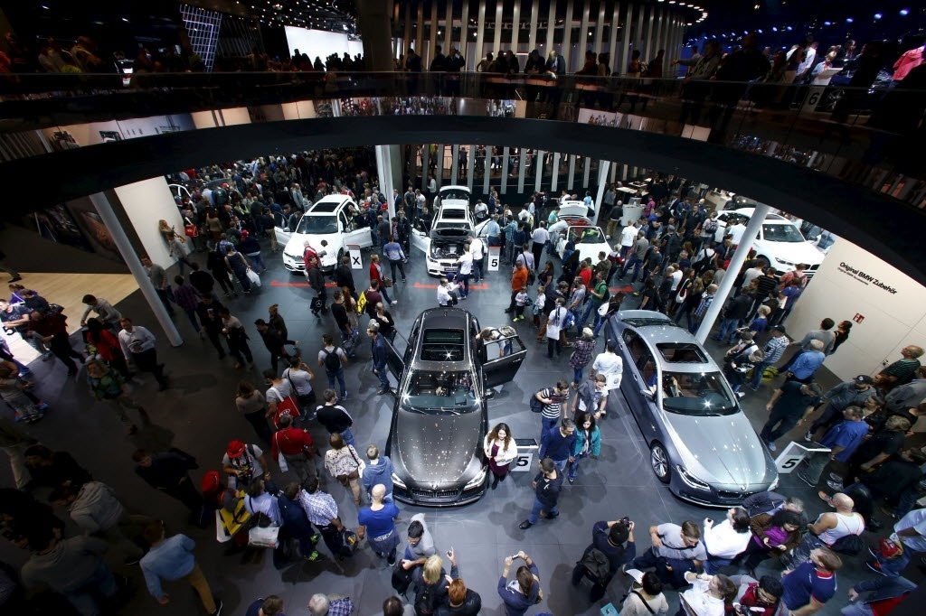 Público no Salão de Detroit - Ralph Orlowski/Reuters