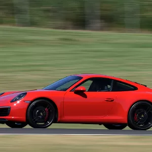 Novo Porsche 911 chega ao Brasil com preços entre R$ 509 mil e R