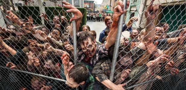Zumbis da atração da Universal são treinados pela produção de "The Walking Dead" - Michael Owen Baker/Divulgação - Michael Owen Baker/Divulgação