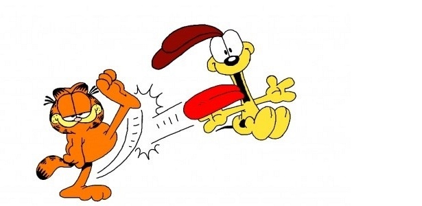 Como de costume, Garfield chuta o amigo Odie - Reprodução - Reprodução
