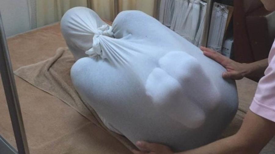 Pacientes da terapia Otonamaki ficam completamente embrulhados - Kyoko Proportion
