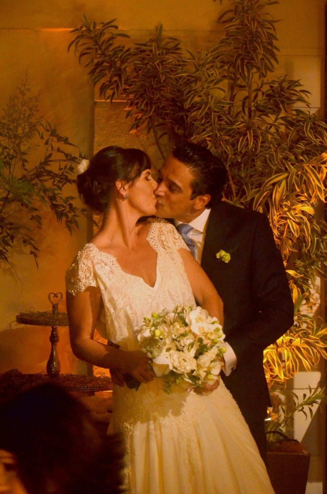 Glenda Kozlowski e o dentista Luis Tepedino se casam em cerimônia no Rio de Janeiro - WEBERT BELICIO E DANIEL DELMIRO / AGNEWS