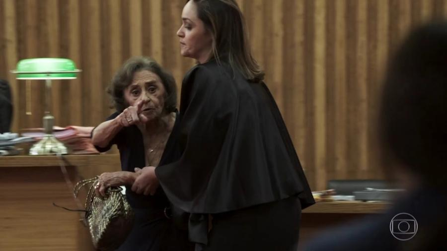 Caetana é retirada do tribunal durante julgamento de Duda em "O Outro Lado do Paraíso" - Reprodução/TV Globo