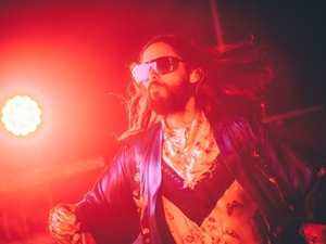 Jared Leto agita o público de São Paulo, no Espaço das Américas, no show do Thirty Seconds To Mars desta quinta-feira (27) - Stephan Solon/Divulgação