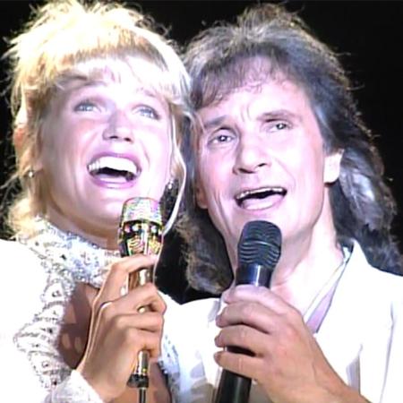 Em 1990, Roberto Carlos cantou com Xuxa a música "Estrela Guia" no especial de Natal da apresentadora, exibido na Globo - Reprodução