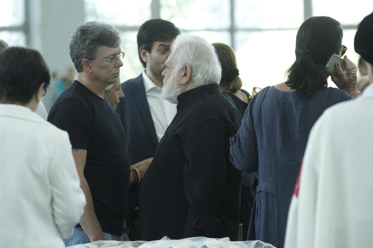 Boninho esteve no velório de Gisella Amaral na Lagoa Rodrigo de Freitas - Wallace Barbosa/AgNews