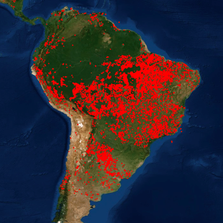Imagem de satélite da Nasa mostra focos de fogo ativo (pontos vermelhos) neste momento no Brasil - Nasa