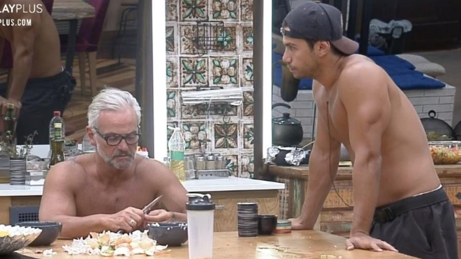 A Fazenda 2020: Mariano espera na cozinha após discutir com Jojo Todynho - Reprodução/RecordTV