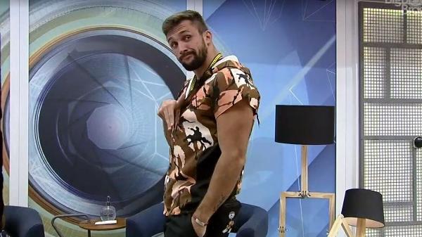 BBB 21: Arthur recebe figurino para festa do líder - Reprodução/ Globoplay
