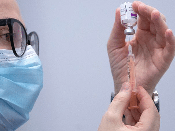 Brasil estuda abrir mão de vacinas para fazer doação para América Latina 
