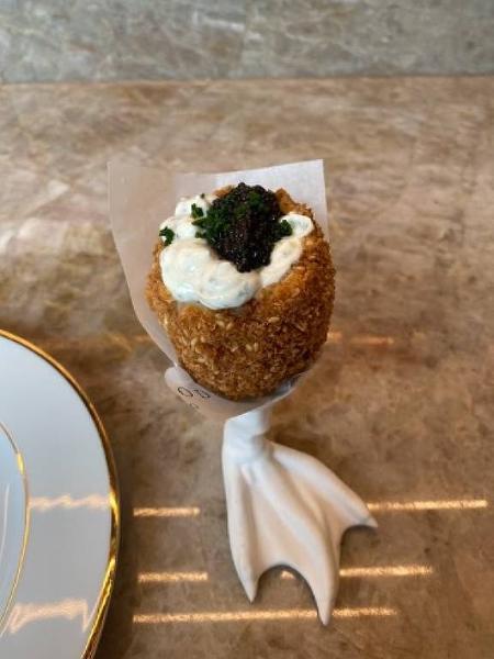 O "bolove" com caviar do hotel Rosewood, em São Paulo: iguaria vendida a preço de jantar - Reprodução