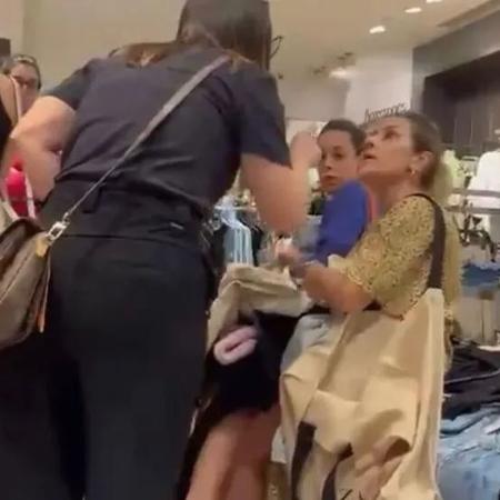 Confusão em loja no Paraná começou após alguém furar a fila - Reprodução/Twitter