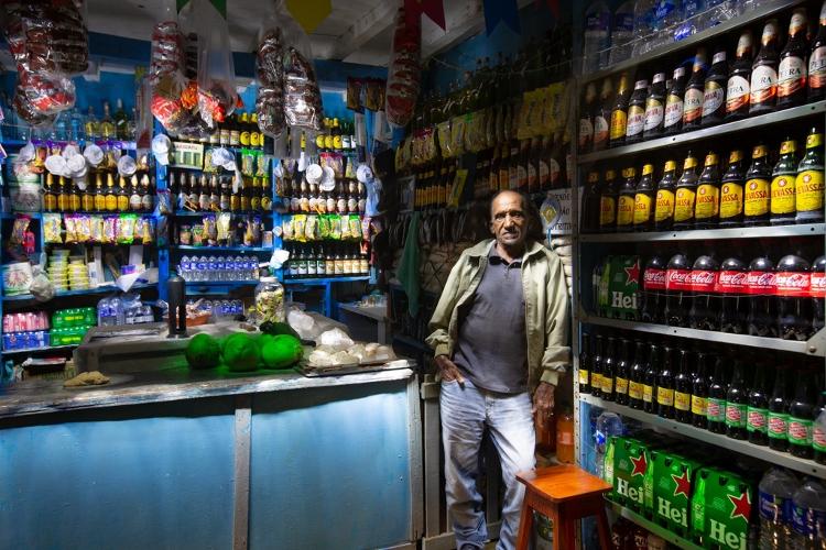 Guina, pai de Amarildo, é dono do bar do povoado - Rafael Martins/UOL - Rafael Martins/UOL