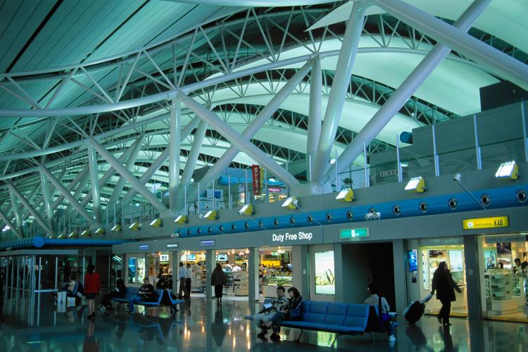 Lojas e free shop do aeroporto japonês