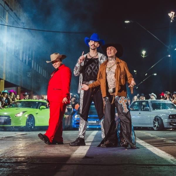 MC Ryan, Luan Pereira e MC Daniel no clipe de 'Dentro da Hilux'