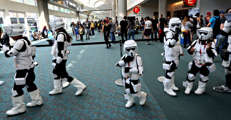 9.jul.2015 - Grupo de crianças Stormtroopers participa da San Diego Comic-Con