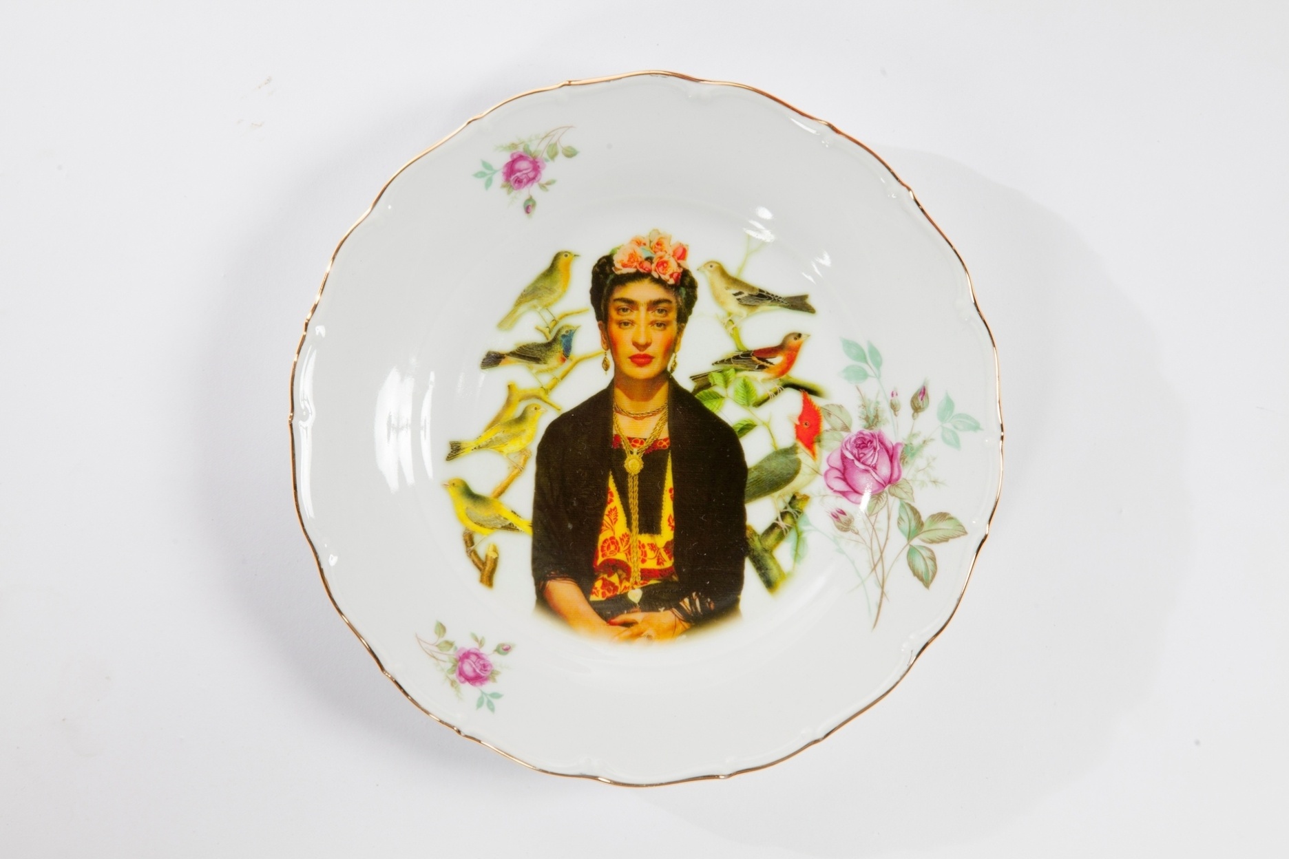 O prato de porcelana criado pela Artefacto (Franco & Santi) mede 19,5 cm e custa R$ 360 na Estar Móveis (www.estarmoveis.com.br) - Divulgação