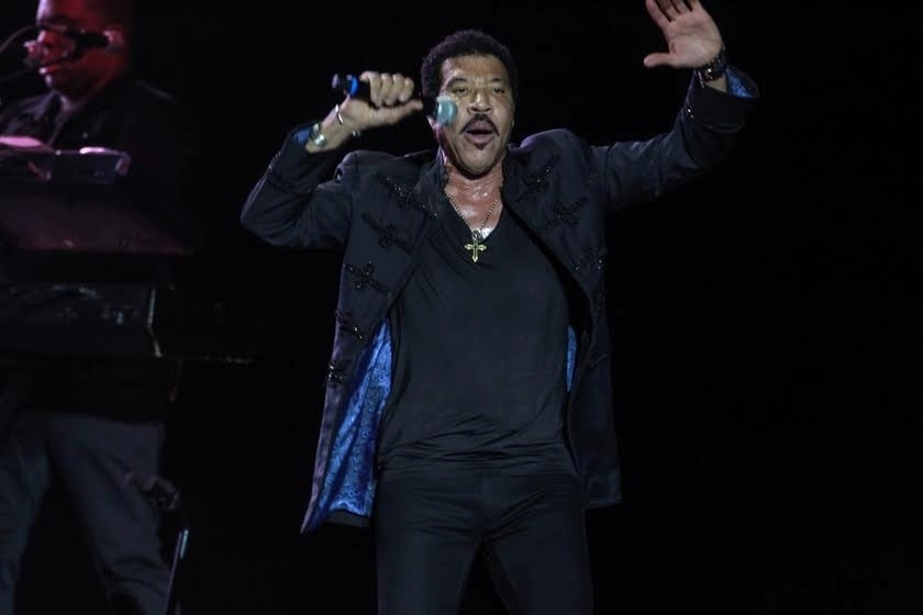 8. mar.2016 - Richie começou sua carreira em meados dos anos 1960, em grupos de R&B, e ingressou no The Commodores em 1968 ? um contrato com a Motown, um ano depois, transformaria o grupo em um hit planetário. Mesmo com todo o sucesso do grupo, o cantor partiu para uma carreira solo em 1982, agitando o mundo do pop nos anos 1980 e 1990 - Marcello Sá Barretto /AgNews
