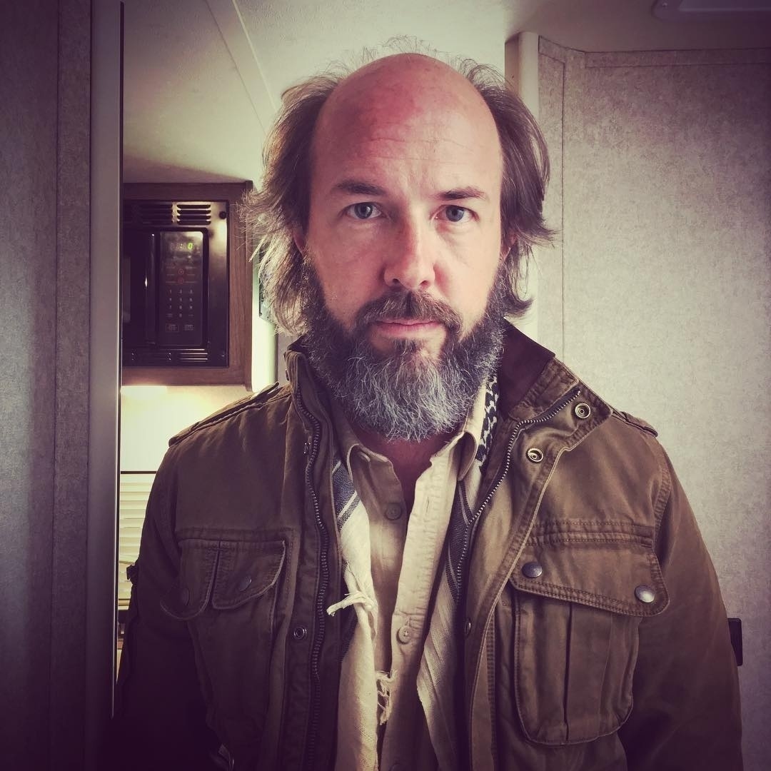 27.out.2016 - Eric Lange, que interpreta o agente da CIA Bill Stechner, publica foto nos bastidores das gravações da terceira temporada de "Narcos", série da Netflix - Reprodução/Instagram/mrericlange