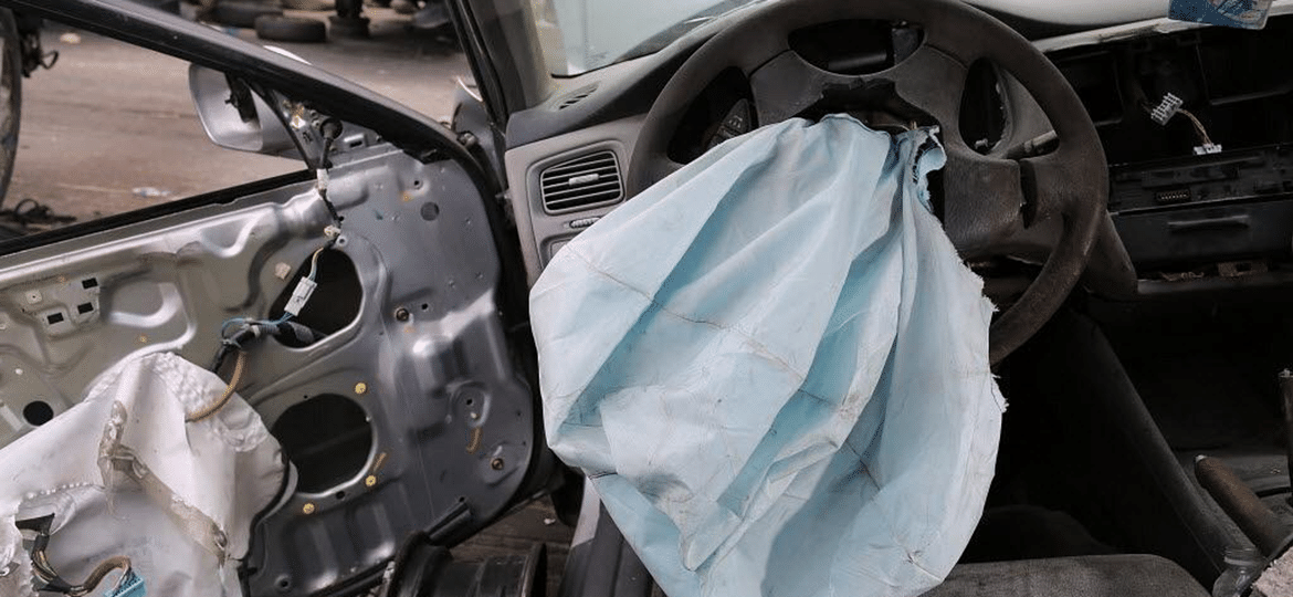 Feitos pela Takata ao longo de diversos anos, airbags com defeitos crônicos podem até matar ocupantes, em vez de proteger - Joe Raedle/AFP - 21.5.2015
