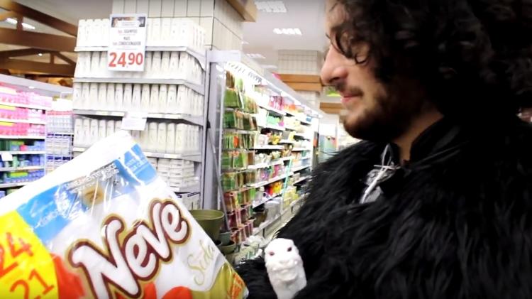 Jon Snow no supermercado - Reprodução/YouTube - Reprodução/YouTube