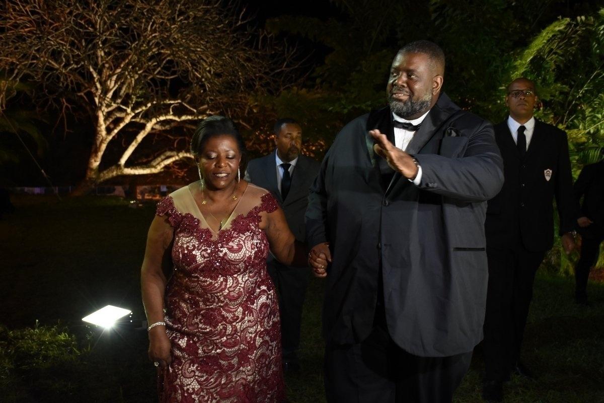 Péricles e a pedagoga Lidiane Santos se casam no Recife - AgNews