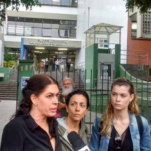 Paula Lavigne dá entrevista em frente ao Fórum de São Bernardo do Campo (SP) - Daniela Garcia/UOL