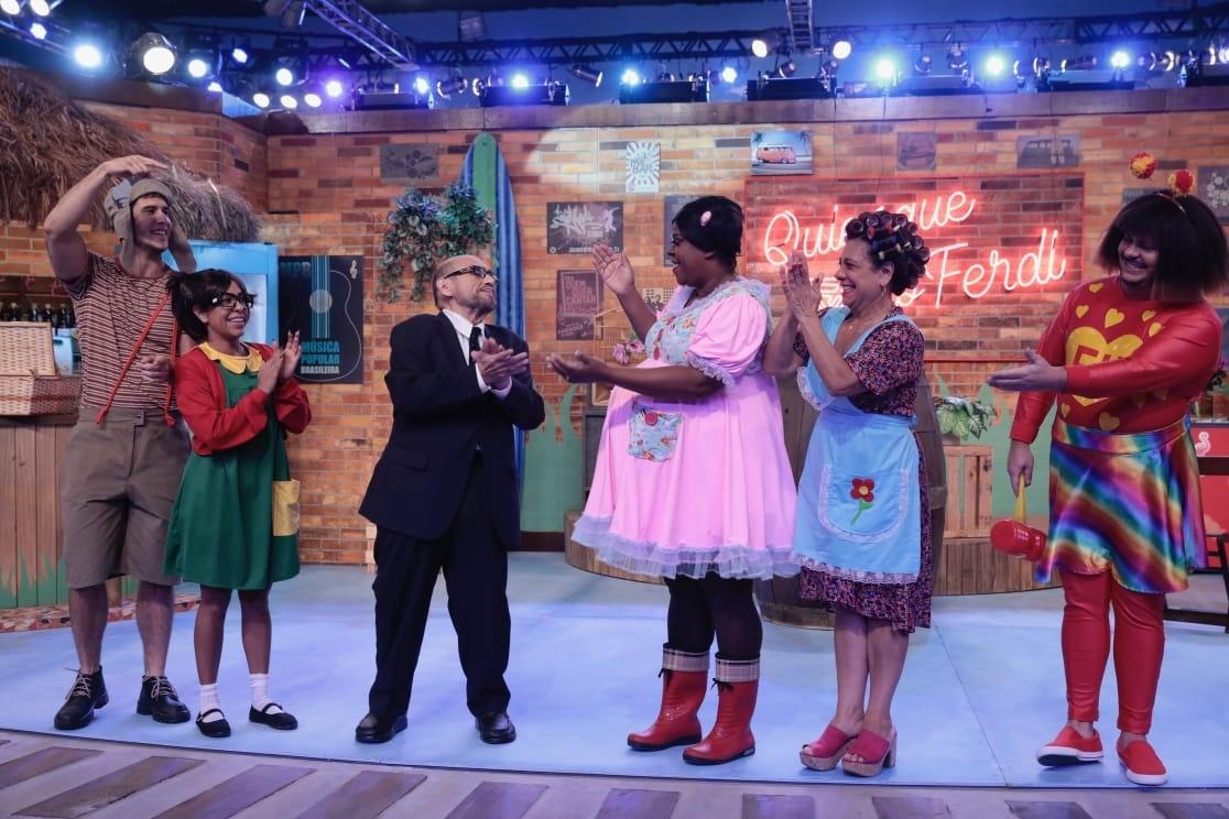 Elenco de "Vai que Cola" aplaude Edgar Vivar em episódio especial em homenagem a "Chaves" - Juliana Coutinho/Multishow