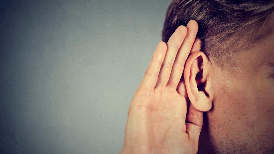 Perda auditiva e secreção com cheiro podem ser sinais de tumor no ouvido - iStock