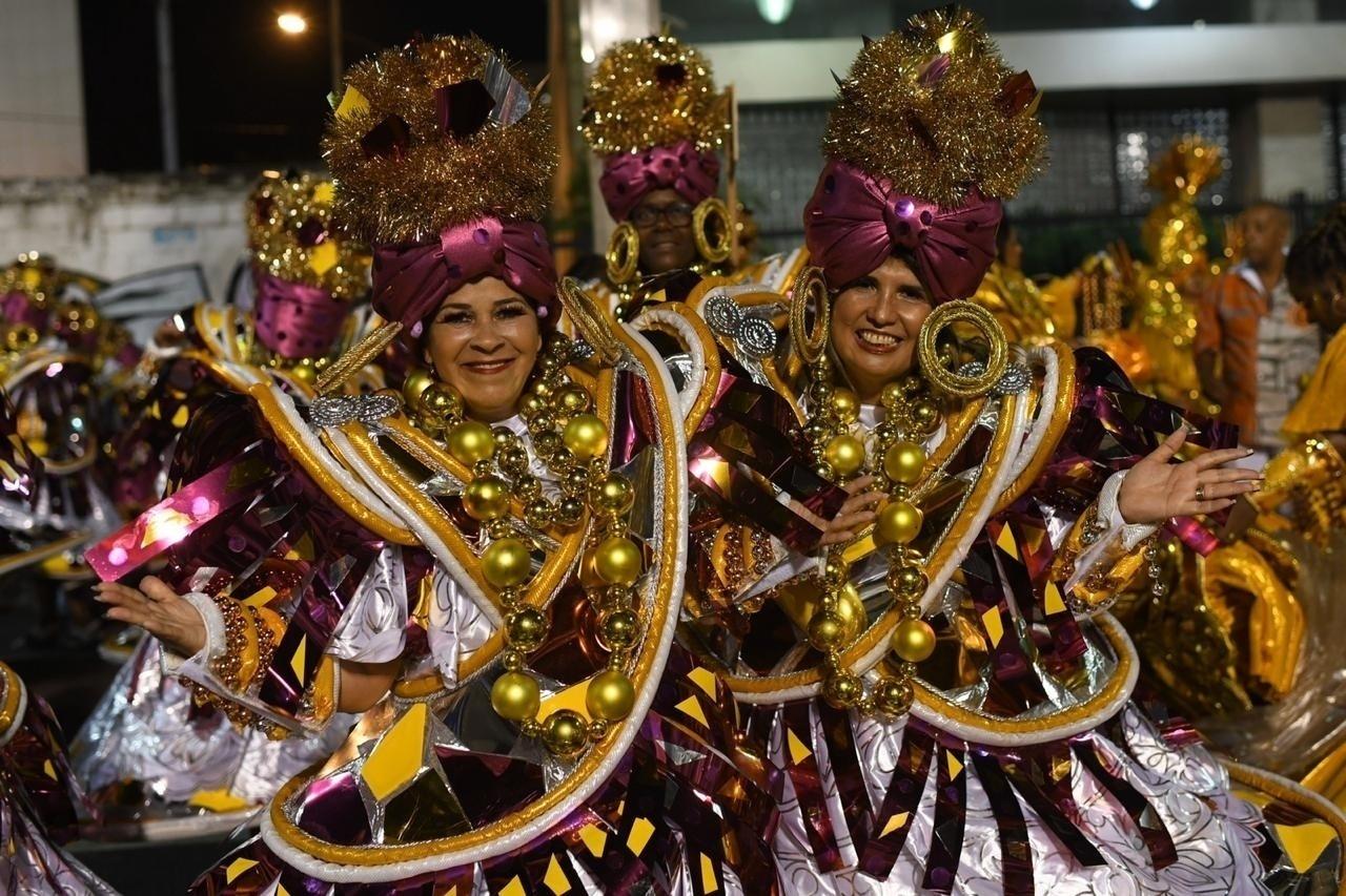Idealizado por Rosa Magalhães, enredo tem como ponto de partida o poema "No Meio do Caminho", de Drummond - Lucas Landau/UOL