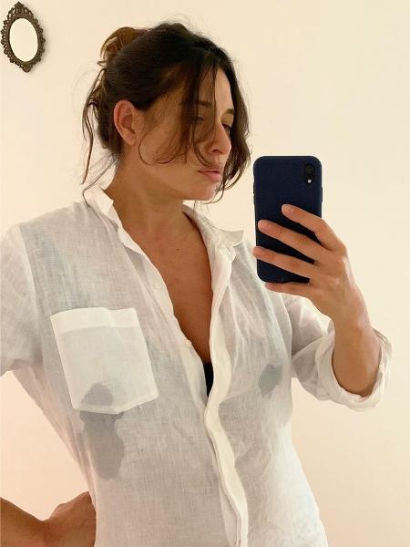 Giselle Itié mostra mancha na blusa causada pelo leite materno - Reprodução/Instagram