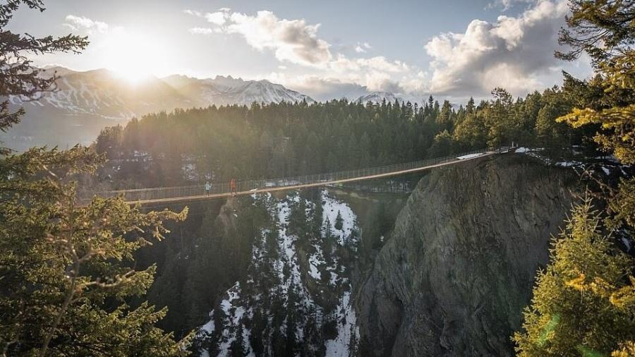 Uma das maiores pontes suspensas do Canadá atravessará um cânion - Golden Skybridge by Pursuit