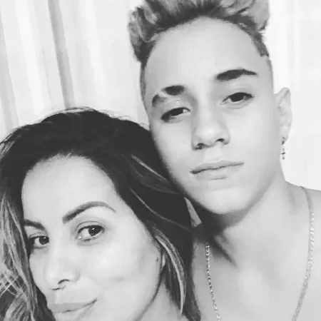 A cantora Walkyria Santos com o filho Lucas - Reprodução/Instagram
